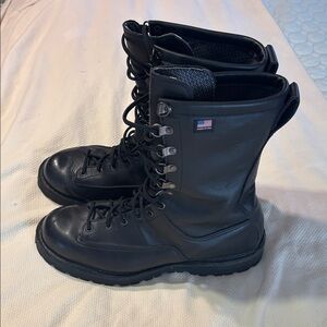 Men  Danner  Fort Lewis 10in tactical boots . Black leather insulated gortex11.5